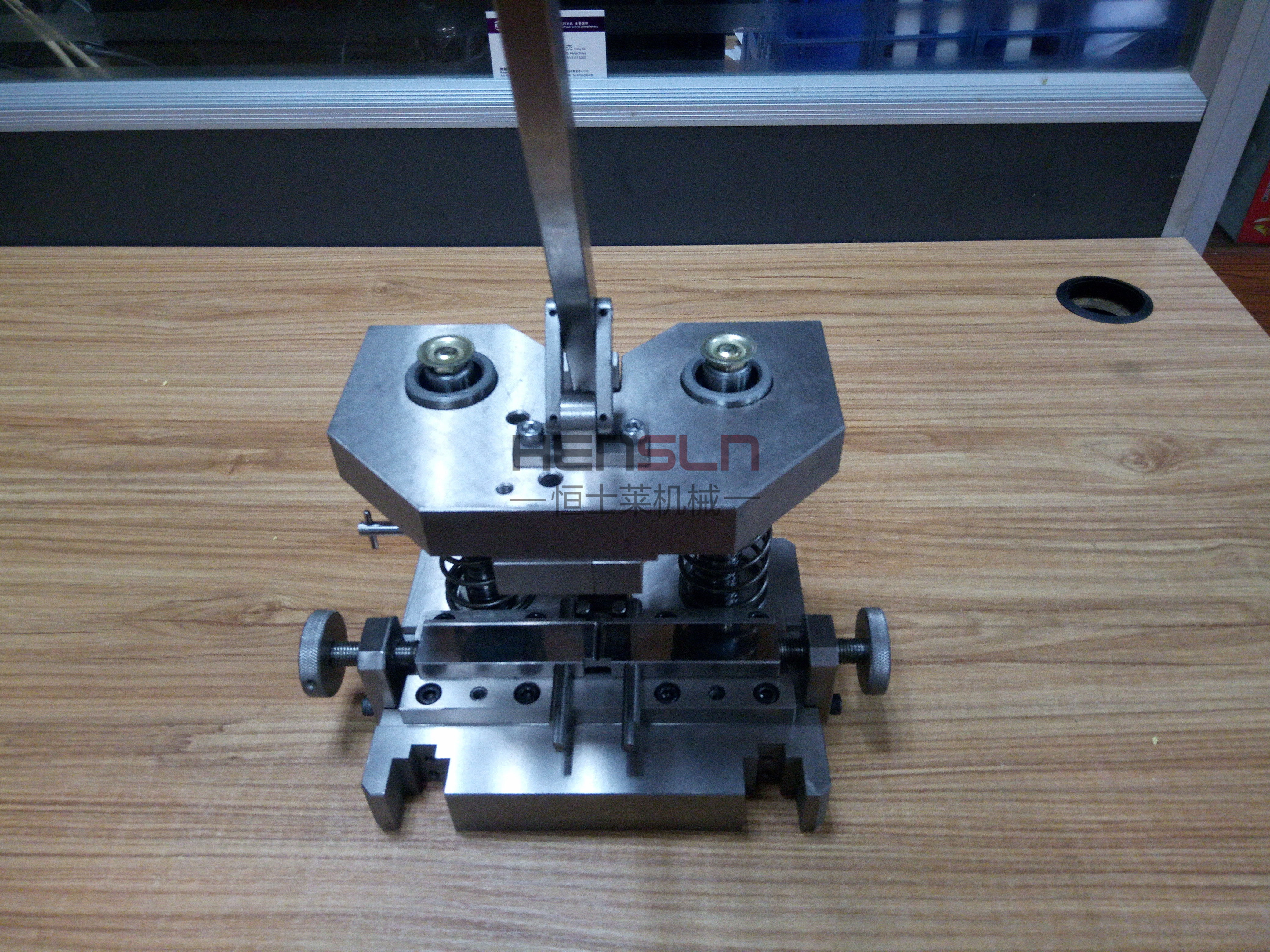 銅材彎曲實驗設(shè)備（折彎機90°/180°）